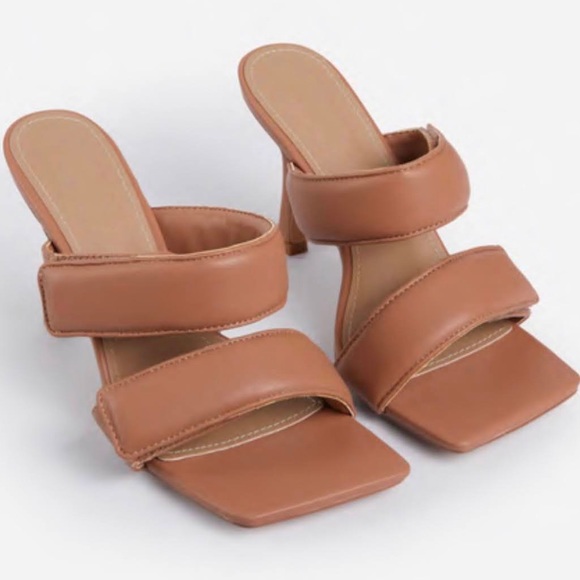 Tan padded heels - Picture 2 of 3